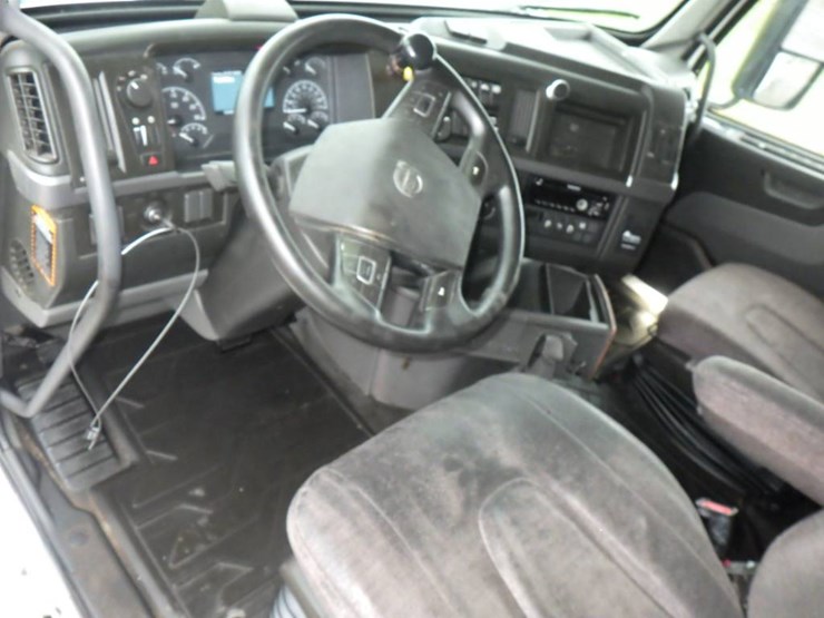 2019-volvo-vnl-760-image-11