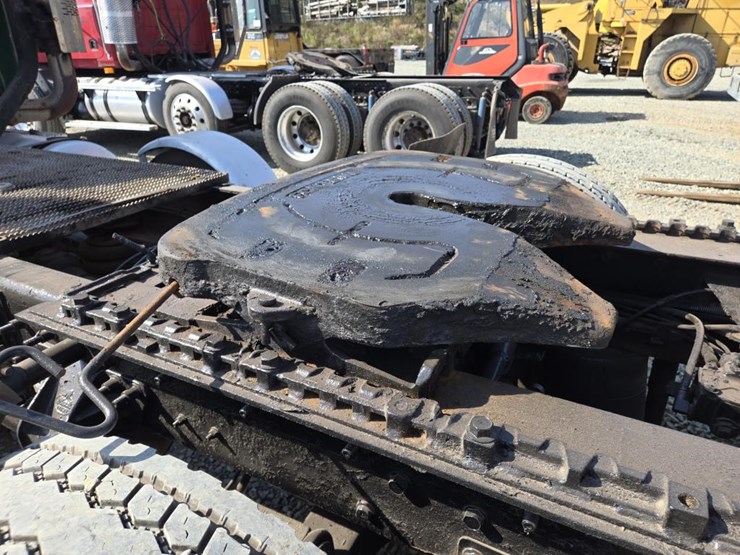2005-mack-cl733-image-23