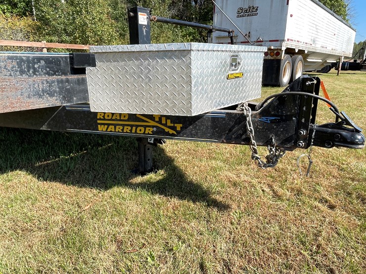 #1668-•-2018-road-warrior-tandem-axle-tilt-trailer-image-9