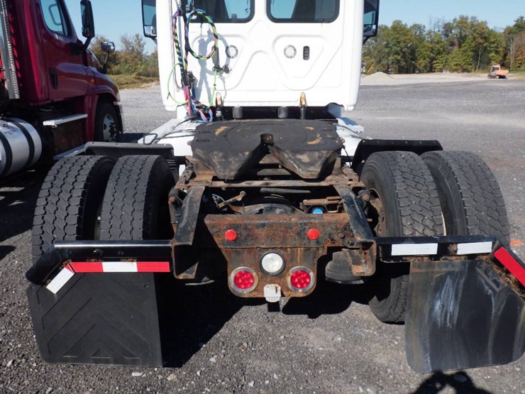 2018-freightliner-cascadia-125-image-4