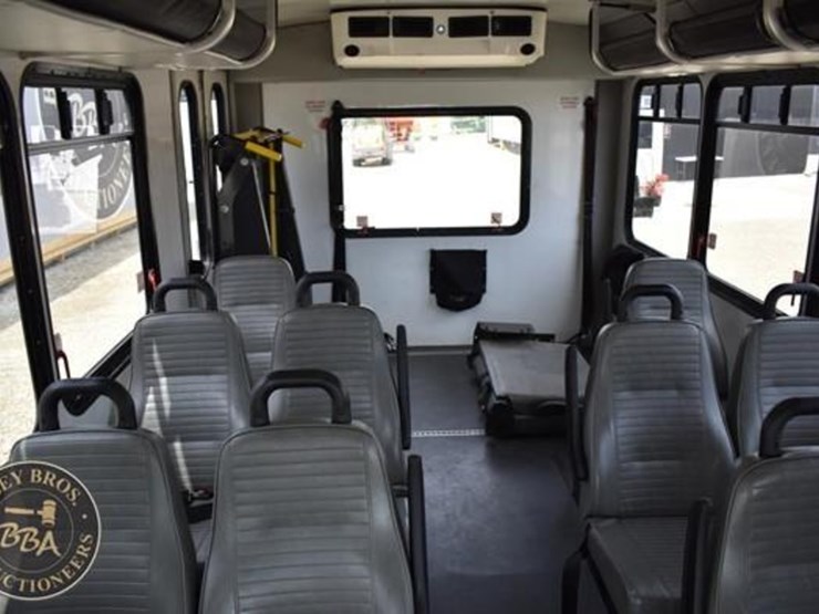2014-ford-e350-image-29