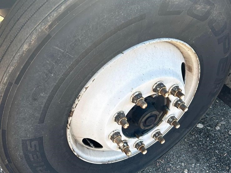 2019-hino-268-image-13