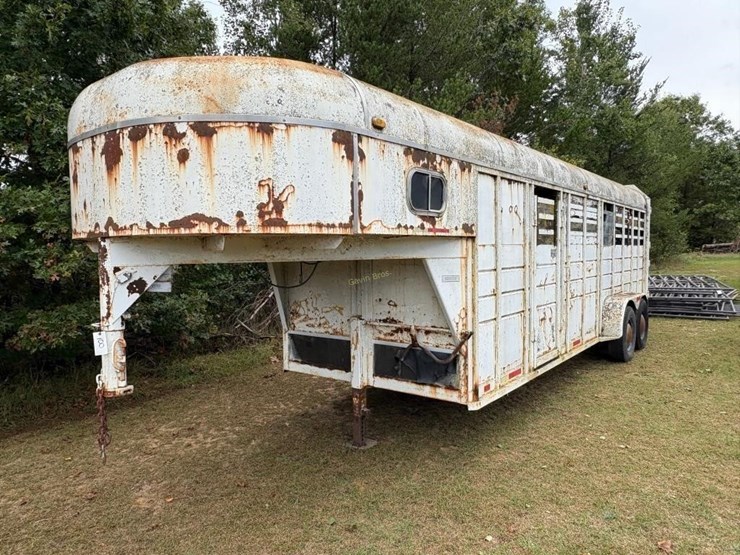 1989-better-built-gn2222lt-livestock-trailer-image-1