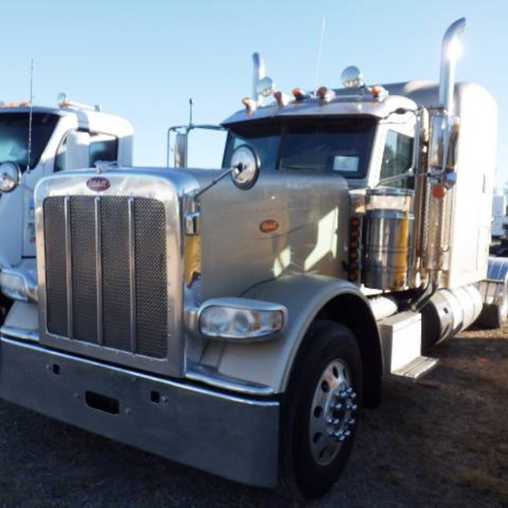 2019 PETERBILT 389