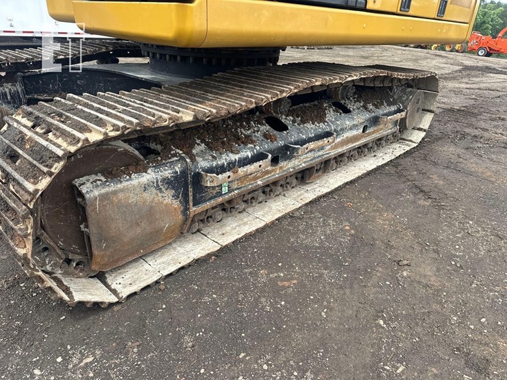 2021-caterpillar-320gc-image-21