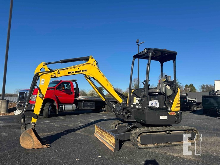 2020-new-holland-e26c-image-1