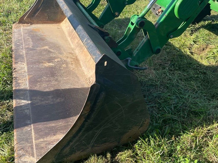 2022-john-deere-6135e-image-17