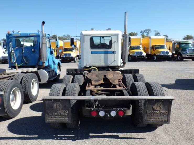 2001-freightliner-fld120-image-5