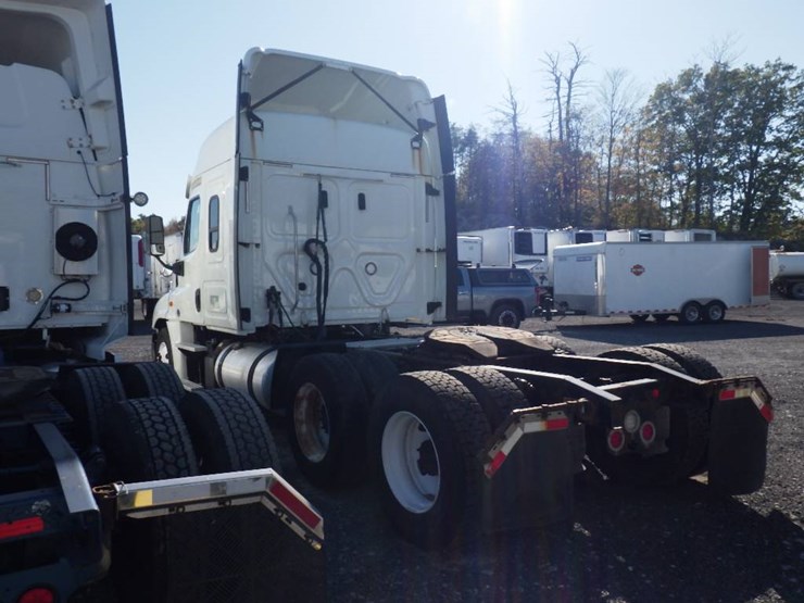 2018-freightliner-cascadia-125-image-7