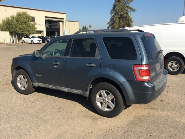 2011-ford-escape-image-3