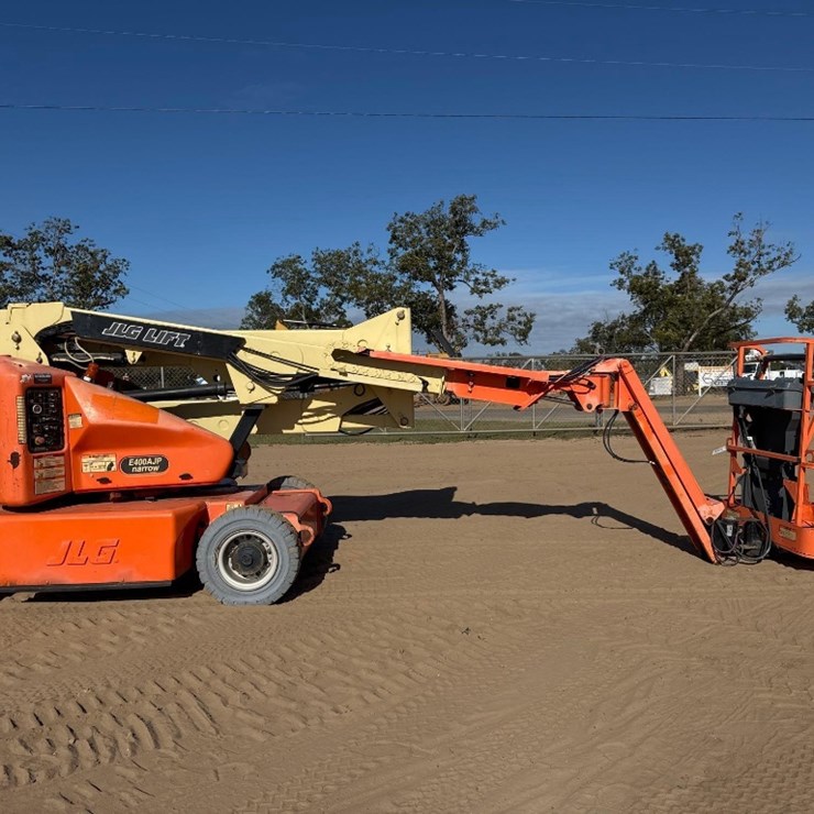 2008 JLG E400AJPN