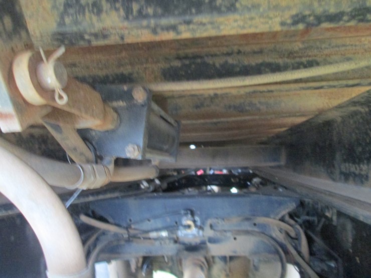 2006-freightliner-columbia-120-image-13