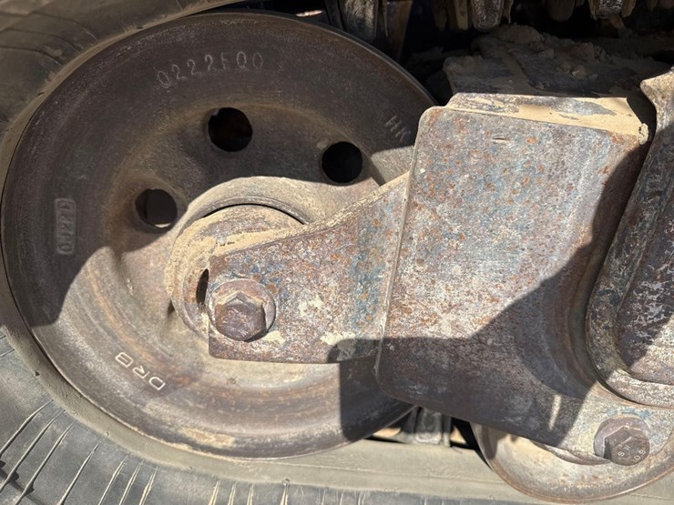 2012-john-deere-329d-image-12