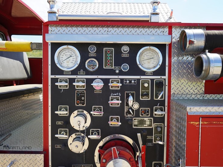 1977-ford-900-image-11