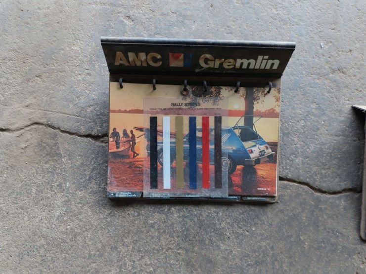 amc-jeep-dealership-display-books-1976-image-2