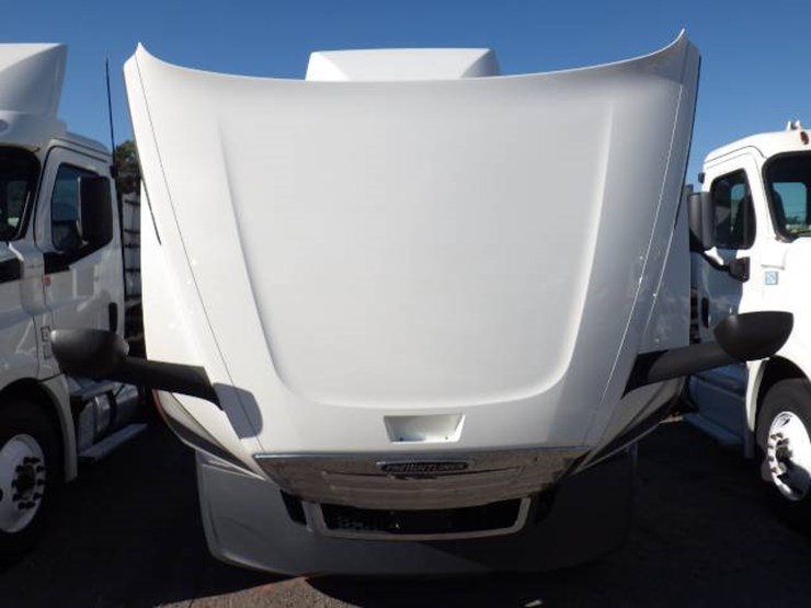 2018-freightliner-cascadia-126-image-13