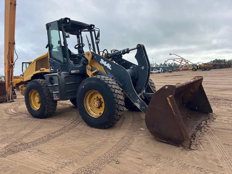 2018-deere-344l-image-6
