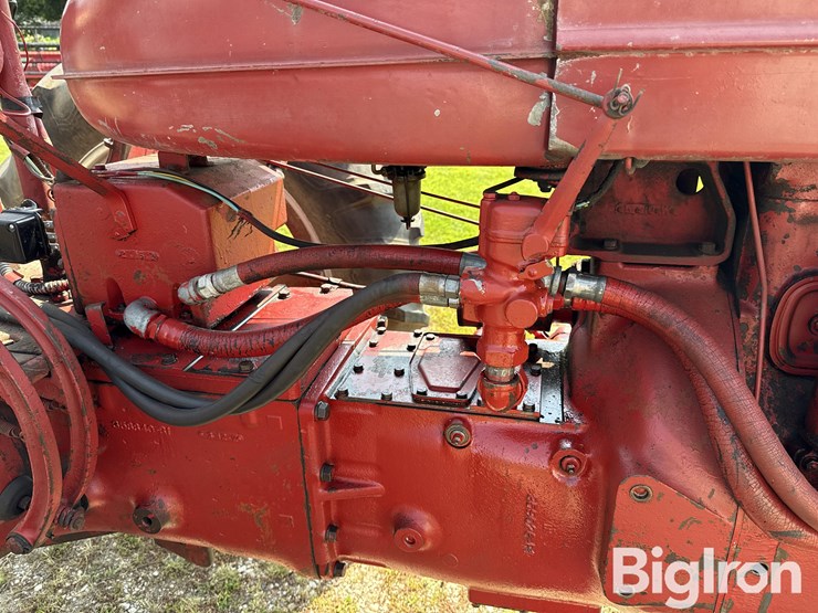 1954-farmall-super-m-ta-2wd-tractor-image-11