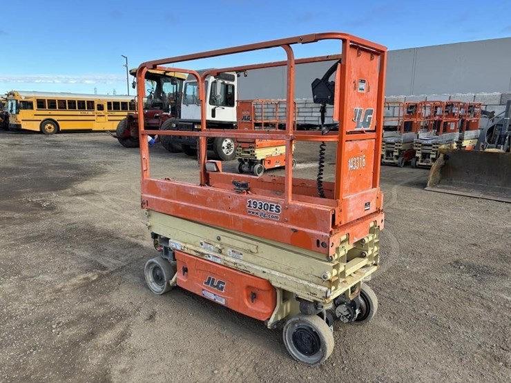 2015-jlg-1930es-image-2