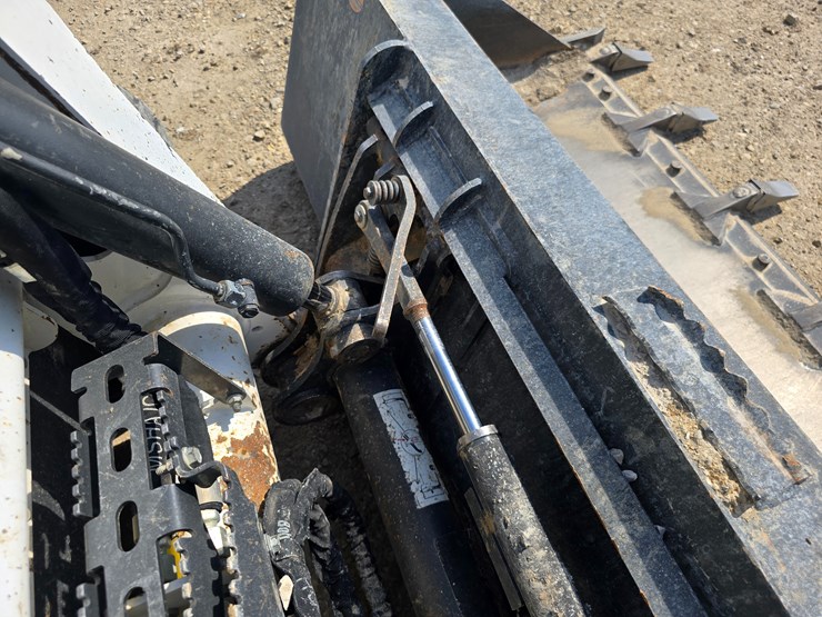 2024-bobcat-t770-image-38