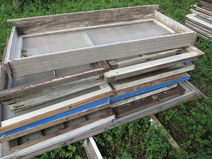 #5061-•-(2)-pallets-of-windows-image-5