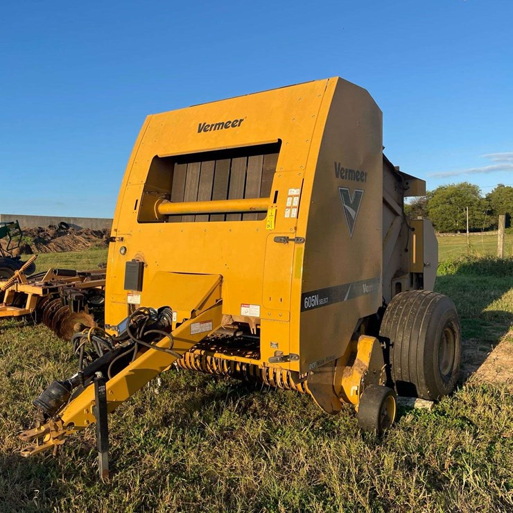 2016 VERMEER 605N