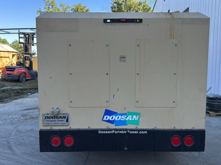 #146-•-2013-doosan-portable-air-compressor-image-4