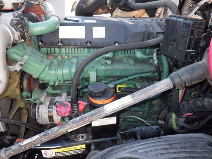 2022-volvo-vnl-860-image-16