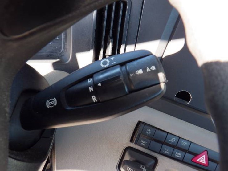 2018-freightliner-cascadia-126-image-10