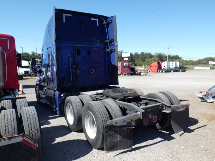 2016-freightliner-cascadia-125-evolution-image-10