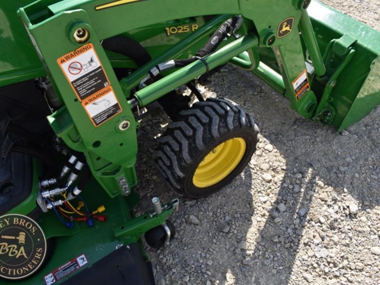 2022-john-deere-1025r-image-24