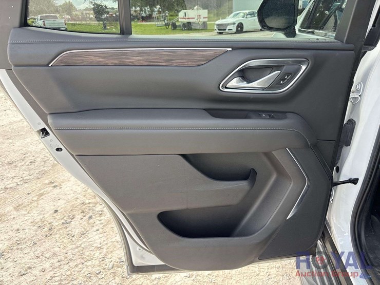 2021-chevrolet-tahoe-image-21