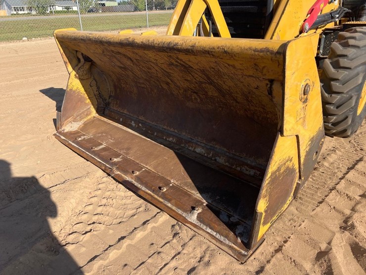 2018-caterpillar-415f2-il-image-9