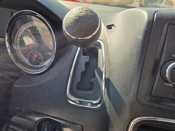 2011-dodge-grand-caravan-image-46