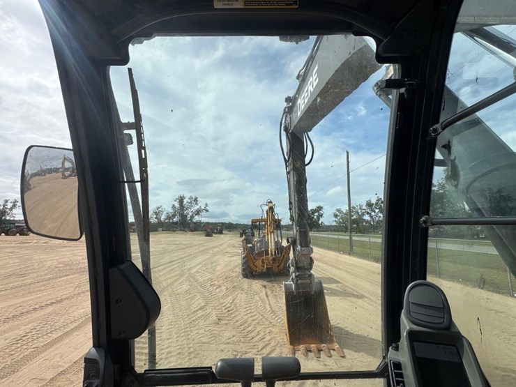 deere-245g-lc-image-27