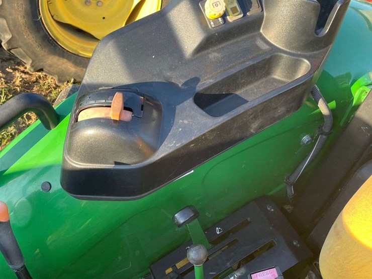 2022-john-deere-5075e-image-24
