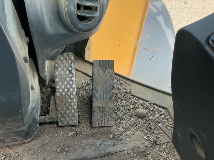 2018-deere-544k-image-53