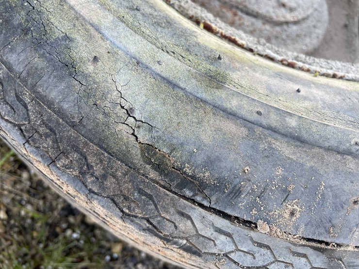 #1932-•-(2)-tires-image-6