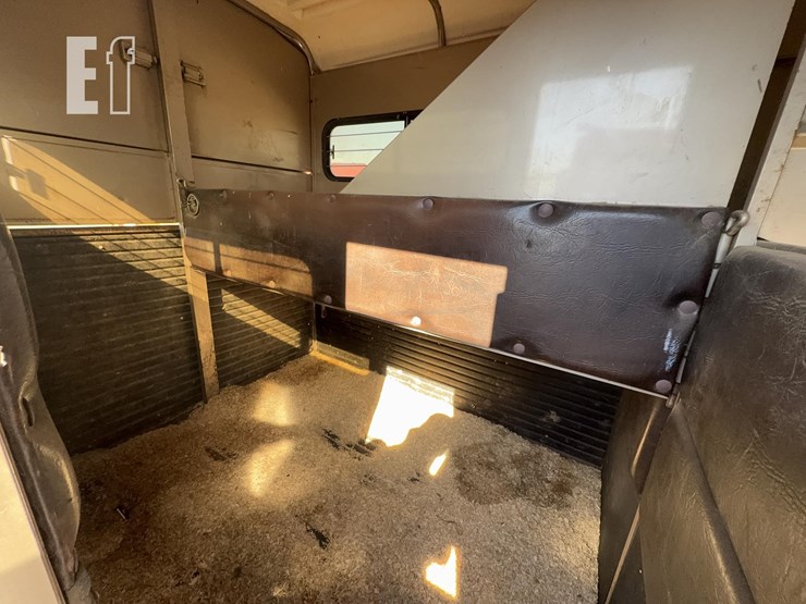 logan-2-horse-trailer-image-17