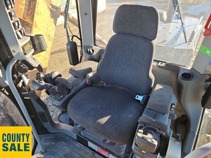 2015-caterpillar-14m-image-7