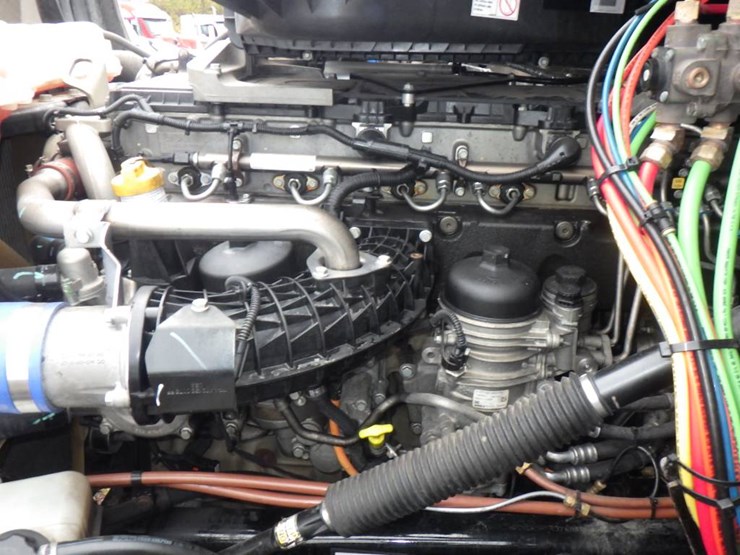 2021-freightliner-cascadia-126-image-13