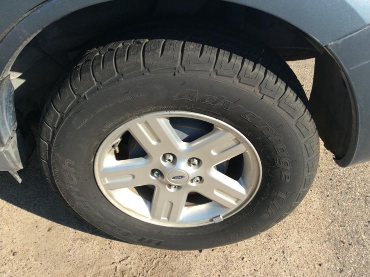 2011-ford-escape-image-6