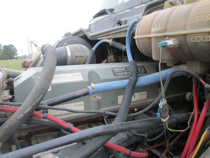 2006-freightliner-columbia-120-image-26