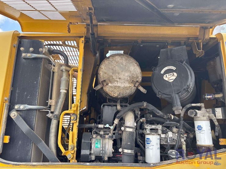 2010-komatsu-wa320-image-8
