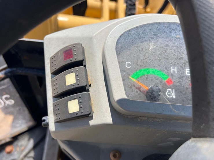 2018-caterpillar-903d-image-33