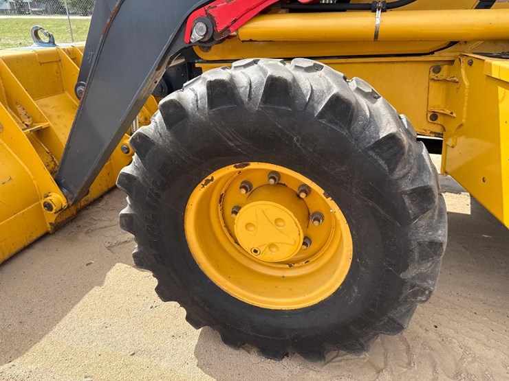 2018-deere-410l-image-10