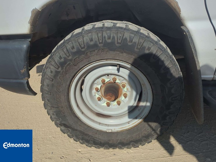2012-ford-cargo-image-32