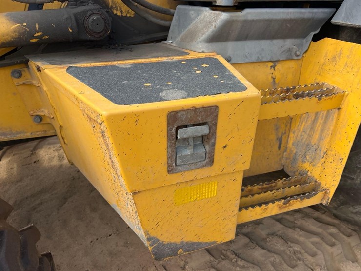2018-deere-410l-image-14