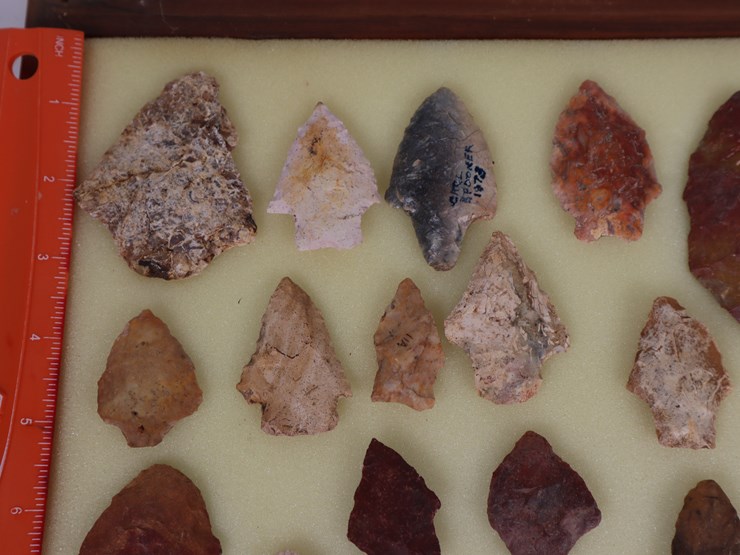 #22-•-#4162-•-(30)-framed-native-american-artifacts-image-5