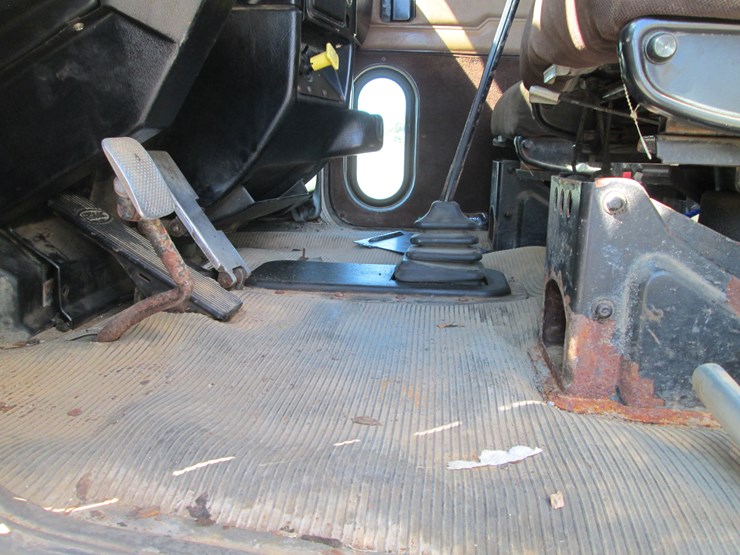 2004-peterbilt-357-image-35